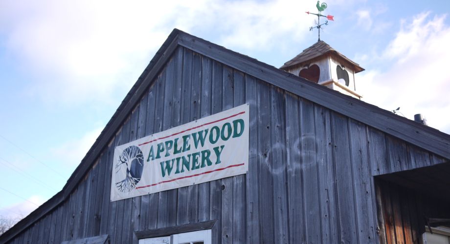 15 Incredible Wineries in the Hudson Valley Featured Image