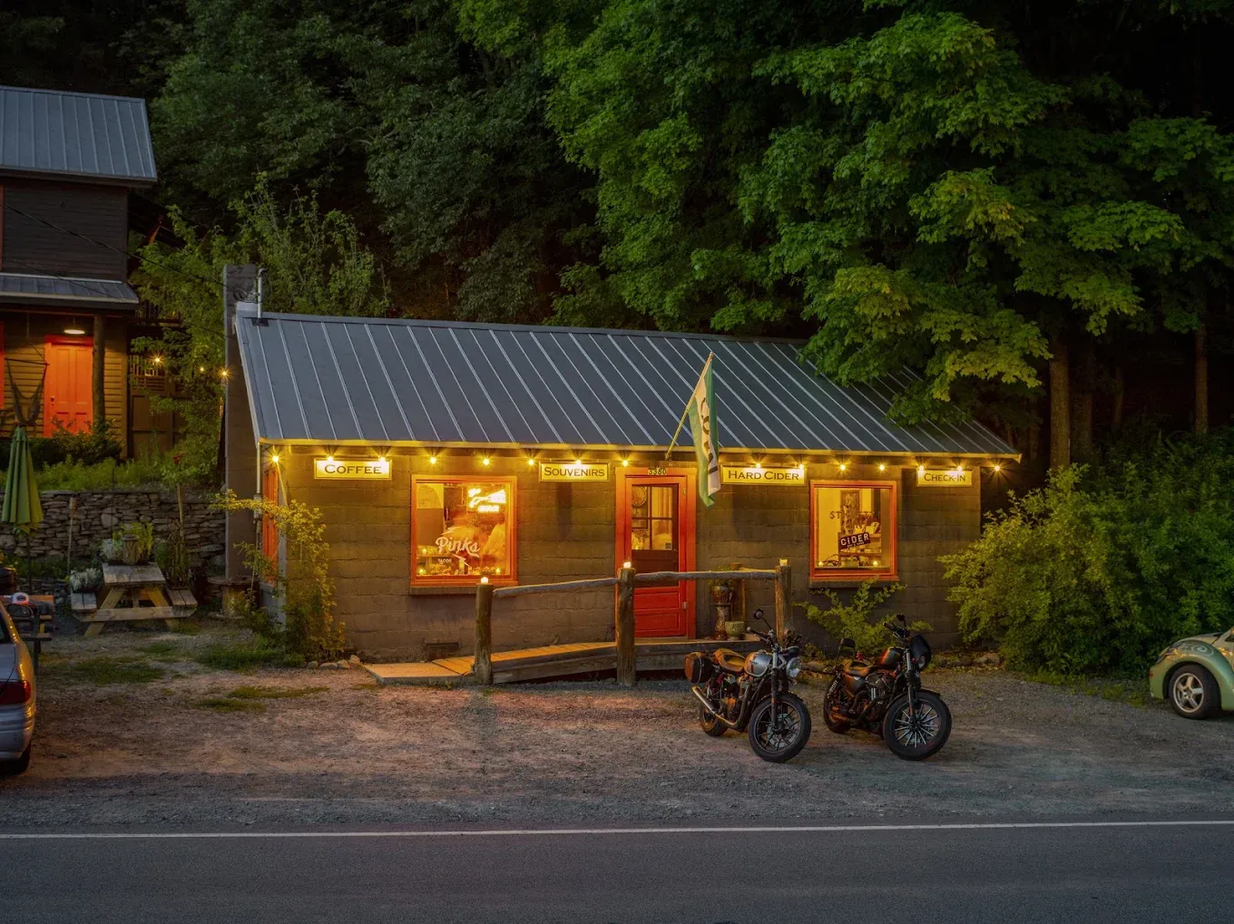 Stickett Inn Café outside