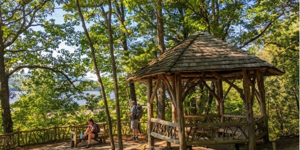 Hiking trails with Hudson River views in Dutchess County