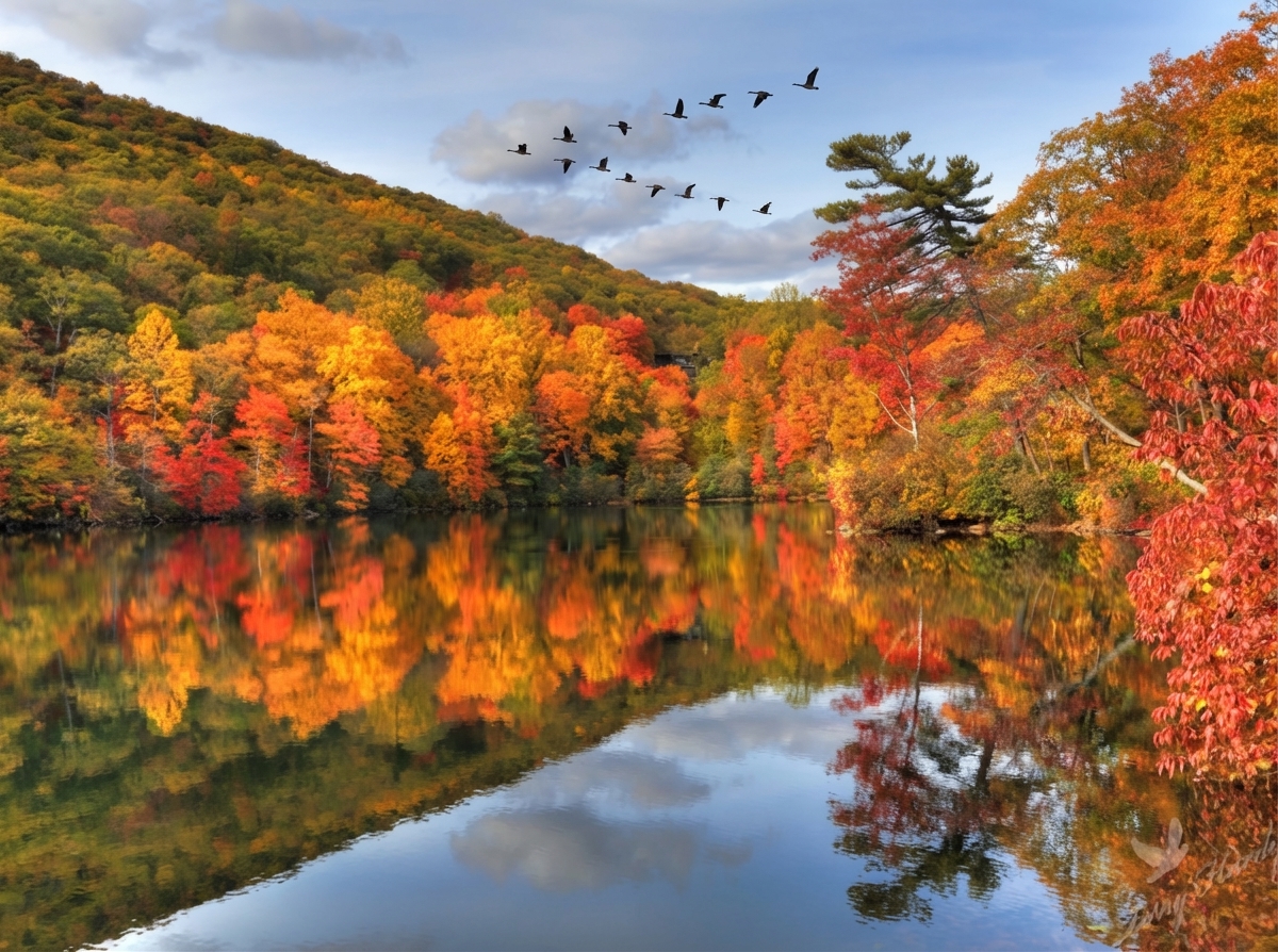 Panoramic views over the Hudson Valley from Big Bear Mountain summit